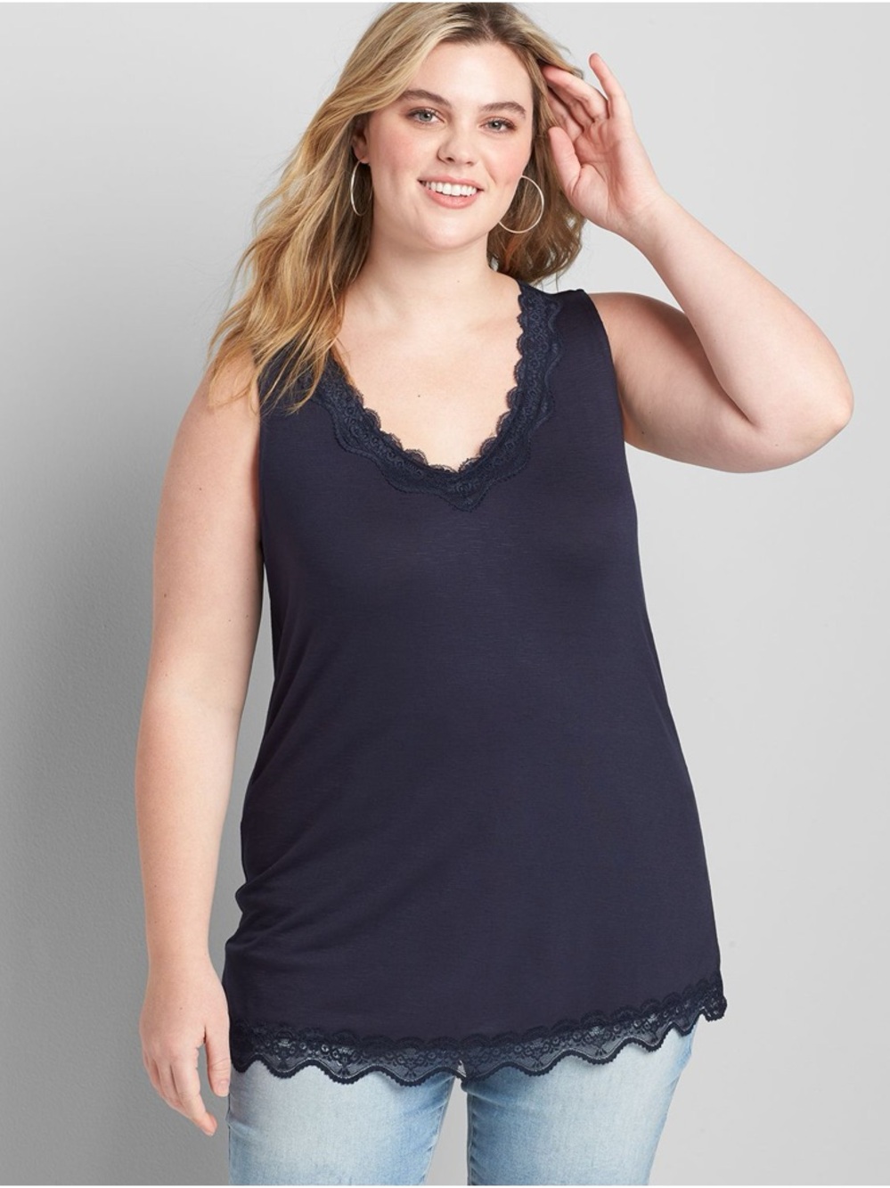 𝐋𝐀𝐍𝐄 𝐁𝐑𝐘𝐀𝐍𝐓 | SLEEVELESS LACE HEM TANK TOP